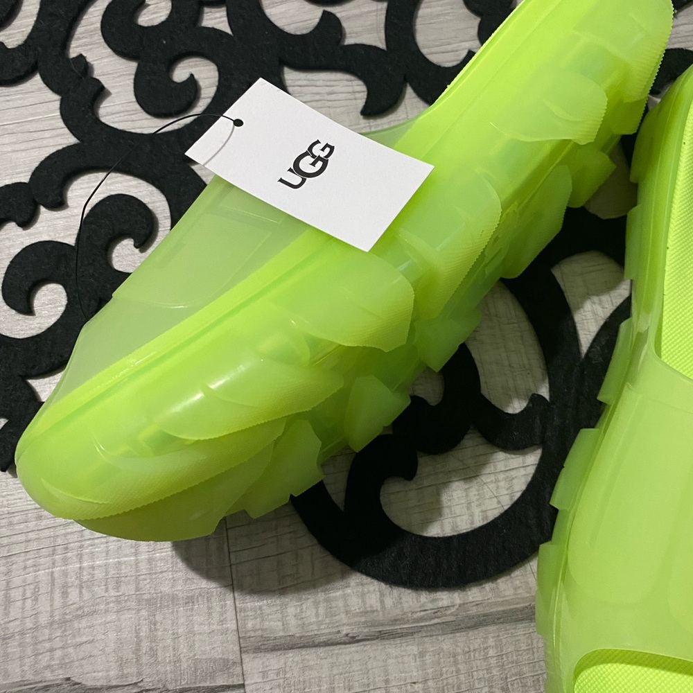 Uggs Sliders - image 4